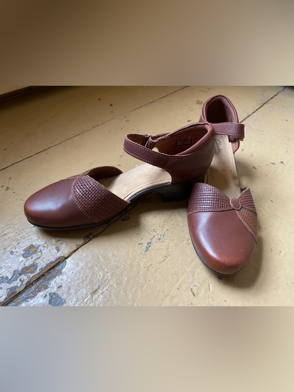 Clarks Women’s Brown Tan Mary Jane Heel Shoes